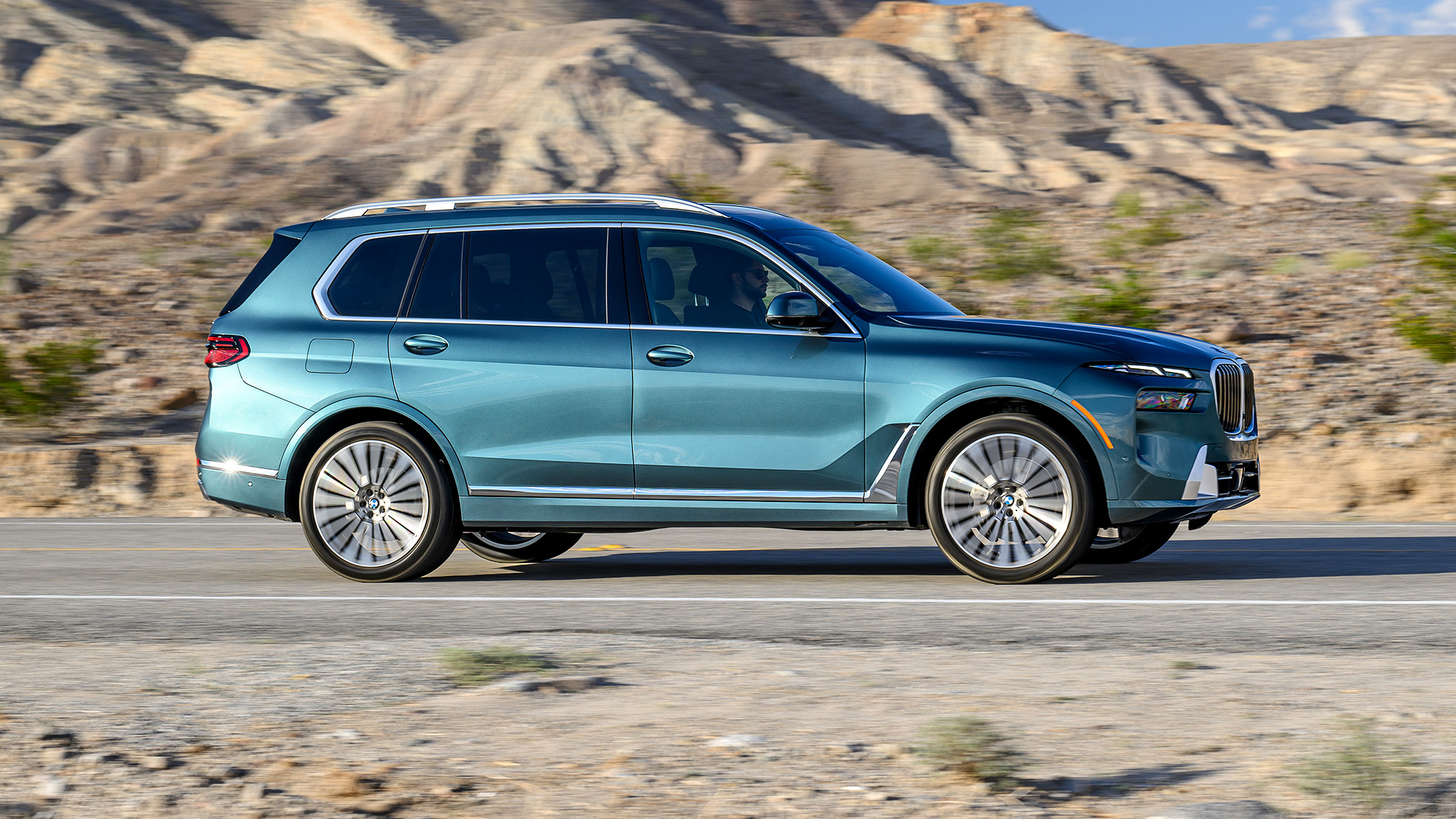 11-2024-BMW-X7-xDrive-40i-side-view